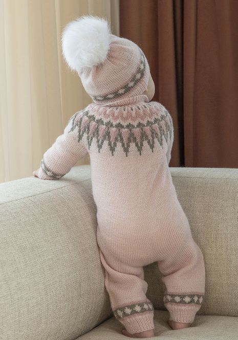 Hovedbilde Oldefar-dress med lue i Viking Babyull | Strikkepakke