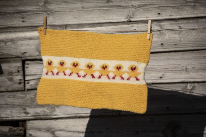 Hovedbilde Kyllingdans sitteundelag i Viking Hobbygarn | Strikkepakke