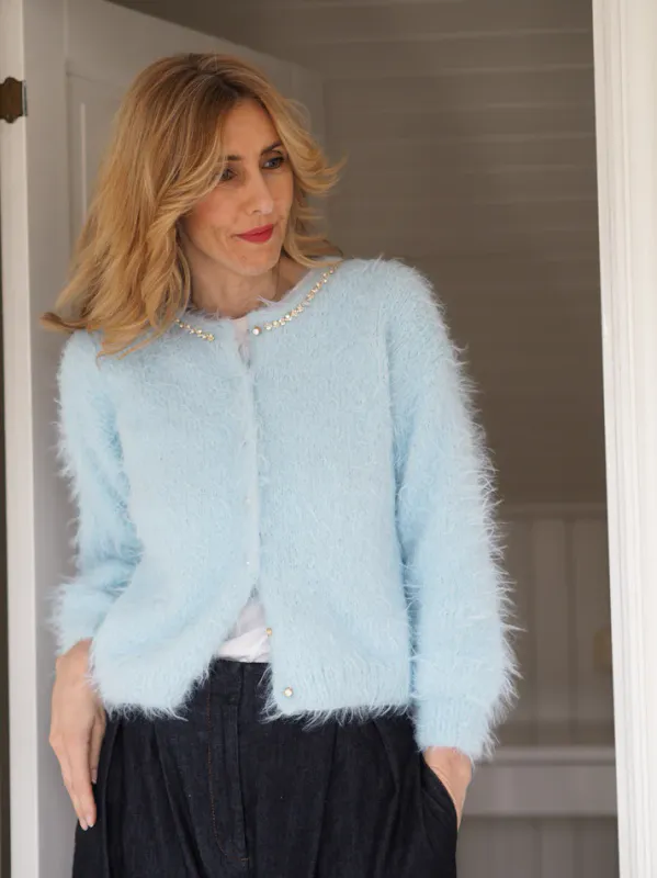 Fuzzy Cardigan i Basta av Tove Lindtein | Strikkepakke