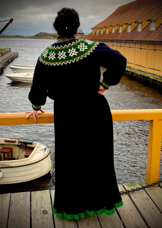 Kari-jakke tilpasset Nordhordaland- og Hardangerbunad(sort) | Strikkepakke