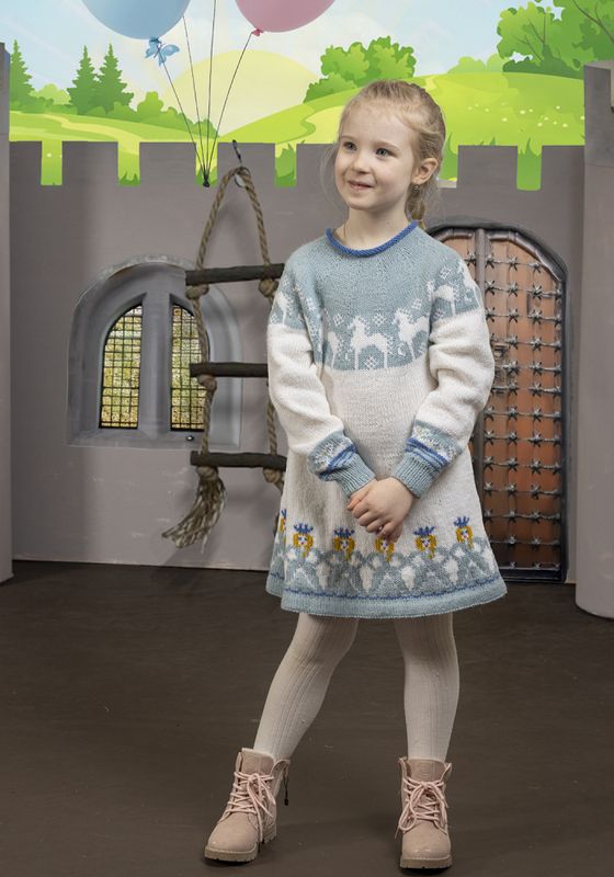 Cassandra-tunika med hester og prinsesser(petrol) | Strikkepakke